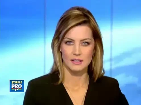 Pozele care au dus la divortul lui Demi Moore. Ashton Kutcher cu trei blonde, intr-o camera de hotel