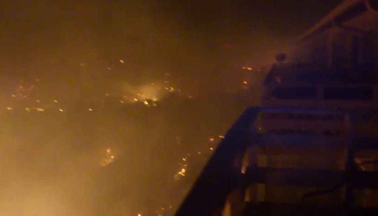 VIDEO. "Cel mai mare oras mic din lume" a luat foc. 10.000 de oameni, evacuati din calea infernului