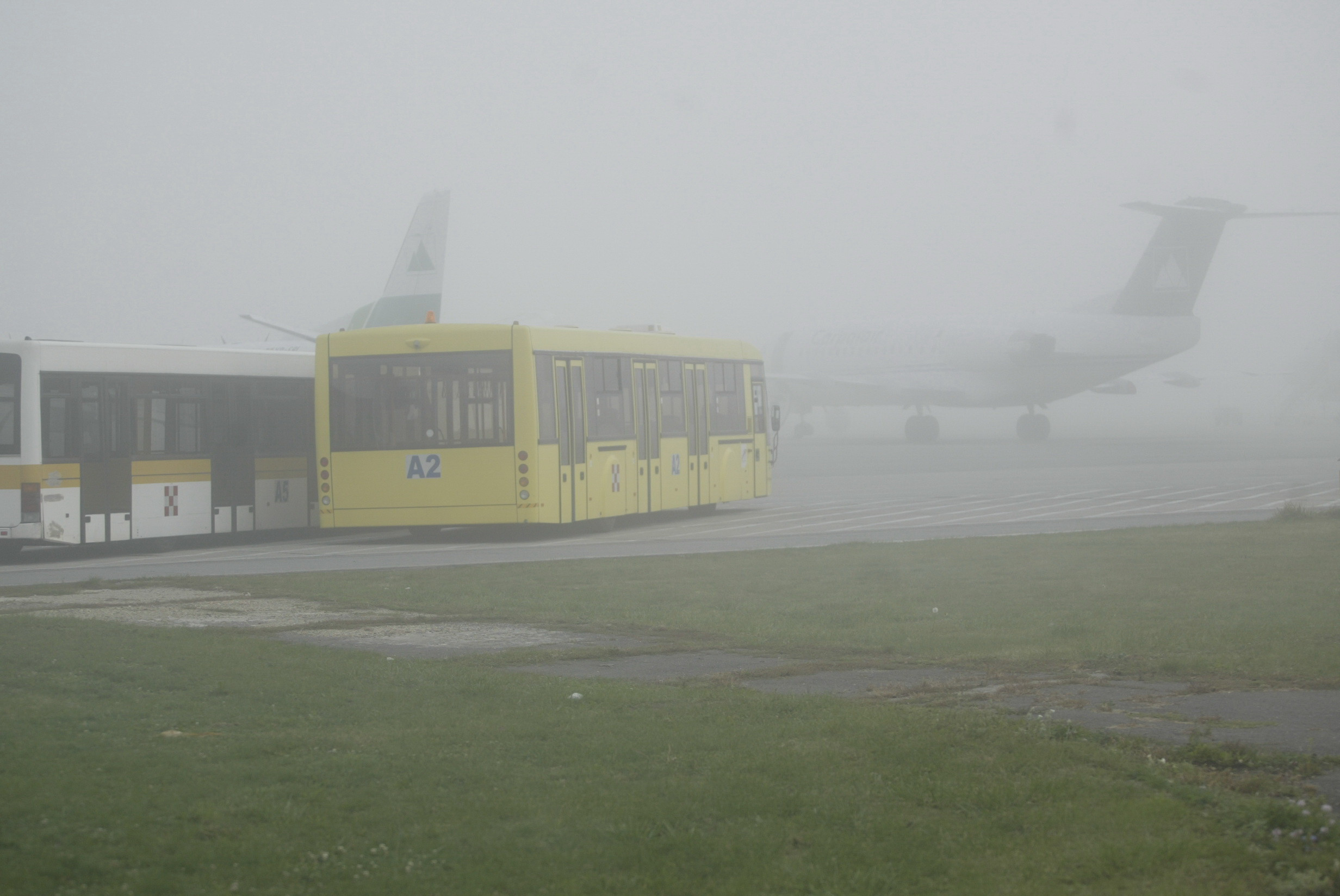 Mai multe curse aeriene, anulate la Cluj din cauza cetii. Pasagerii, reprogramati pe alte curse