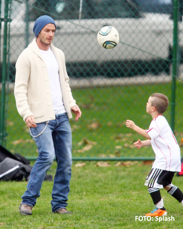 Cruz Beckham ii copiaza tunsoarea lui David Beckham. Uite cum arata micul fotbalist cu mohawk