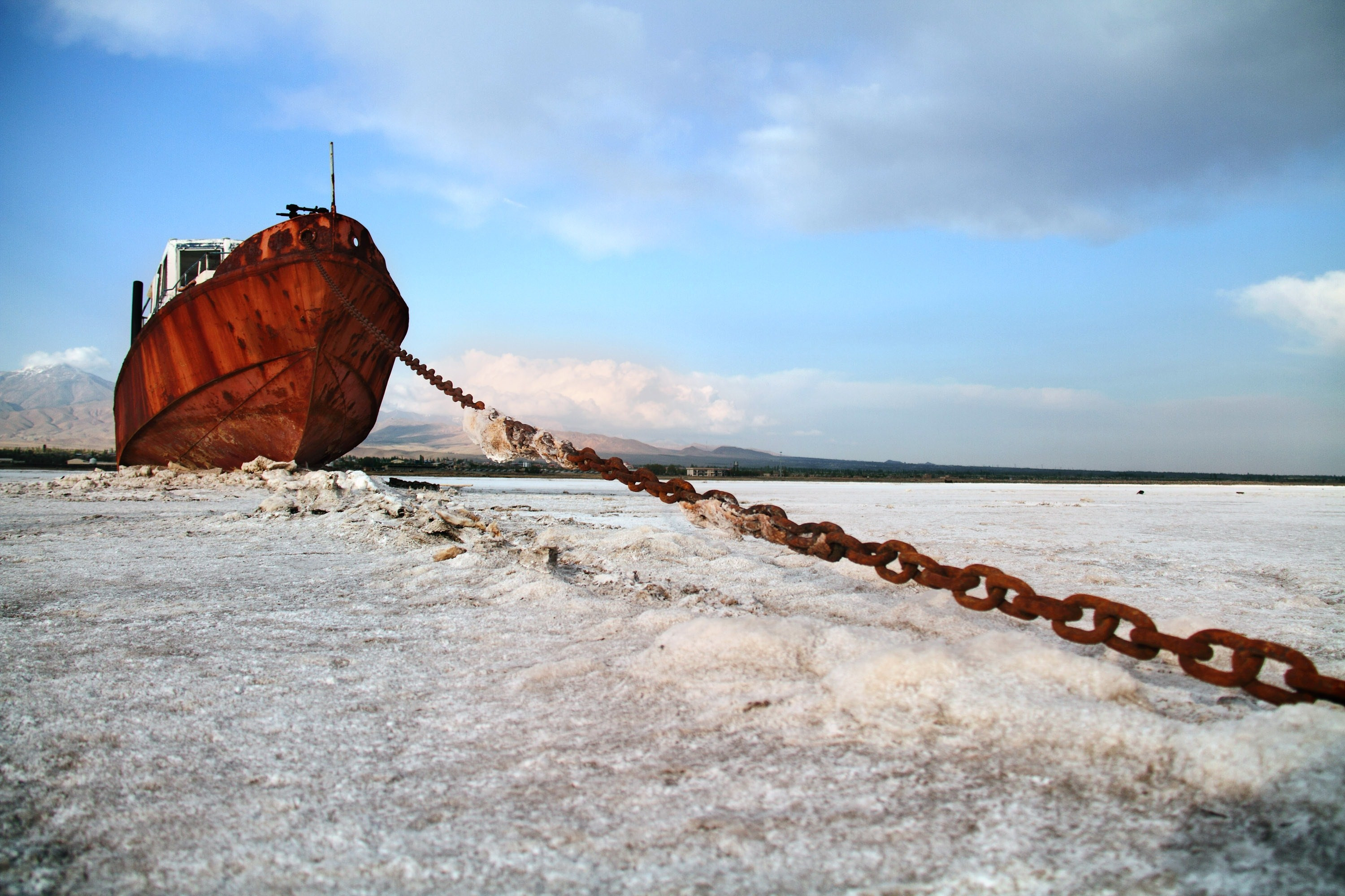Orasele fantoma de pe fundul apelor. Ce au scos la lumina lacurile secate de arsita