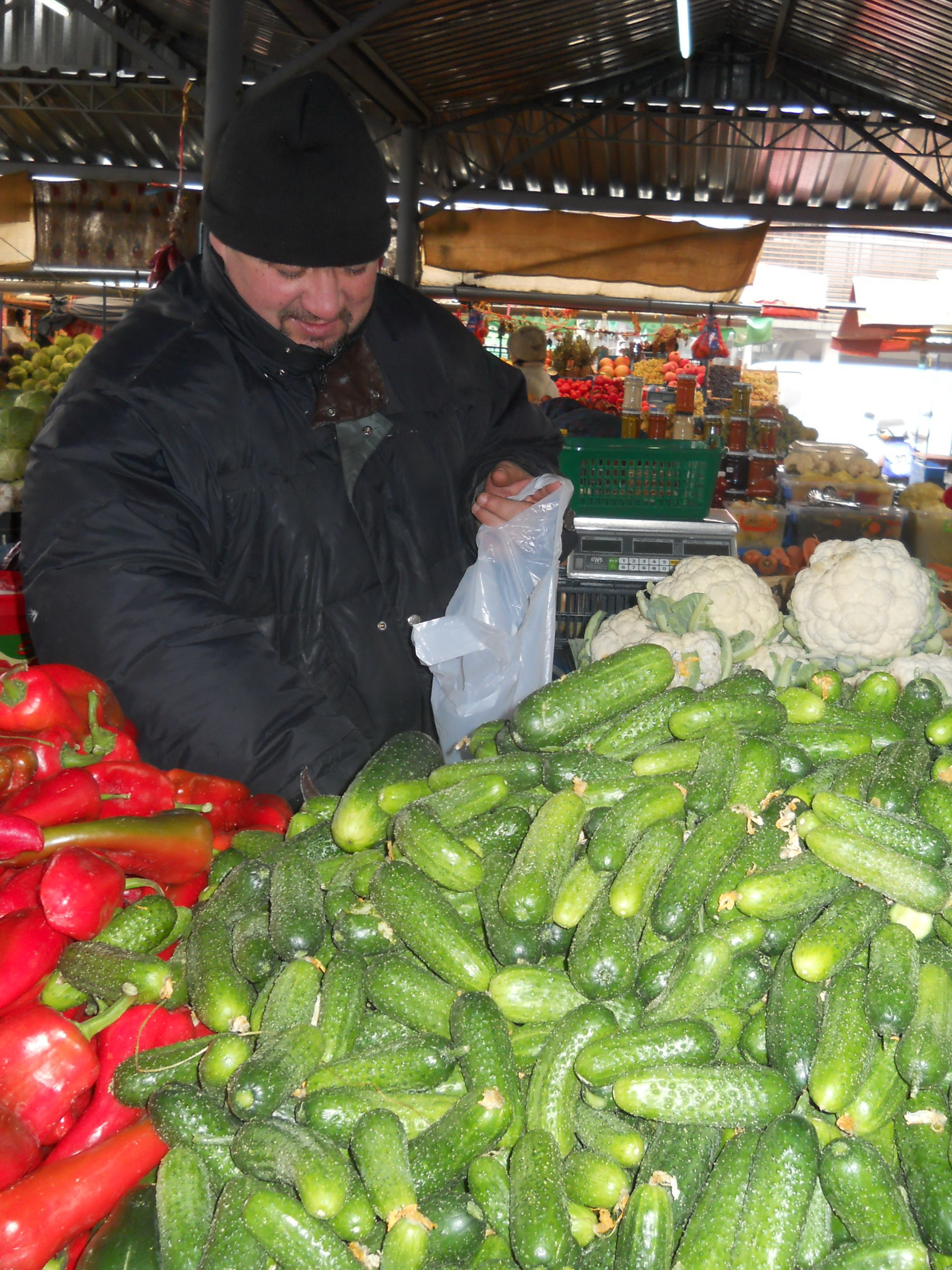 Luna de aur a legumelor si fructelor romanesti. Le gasesti in piata la acelasi pret cu cele straine