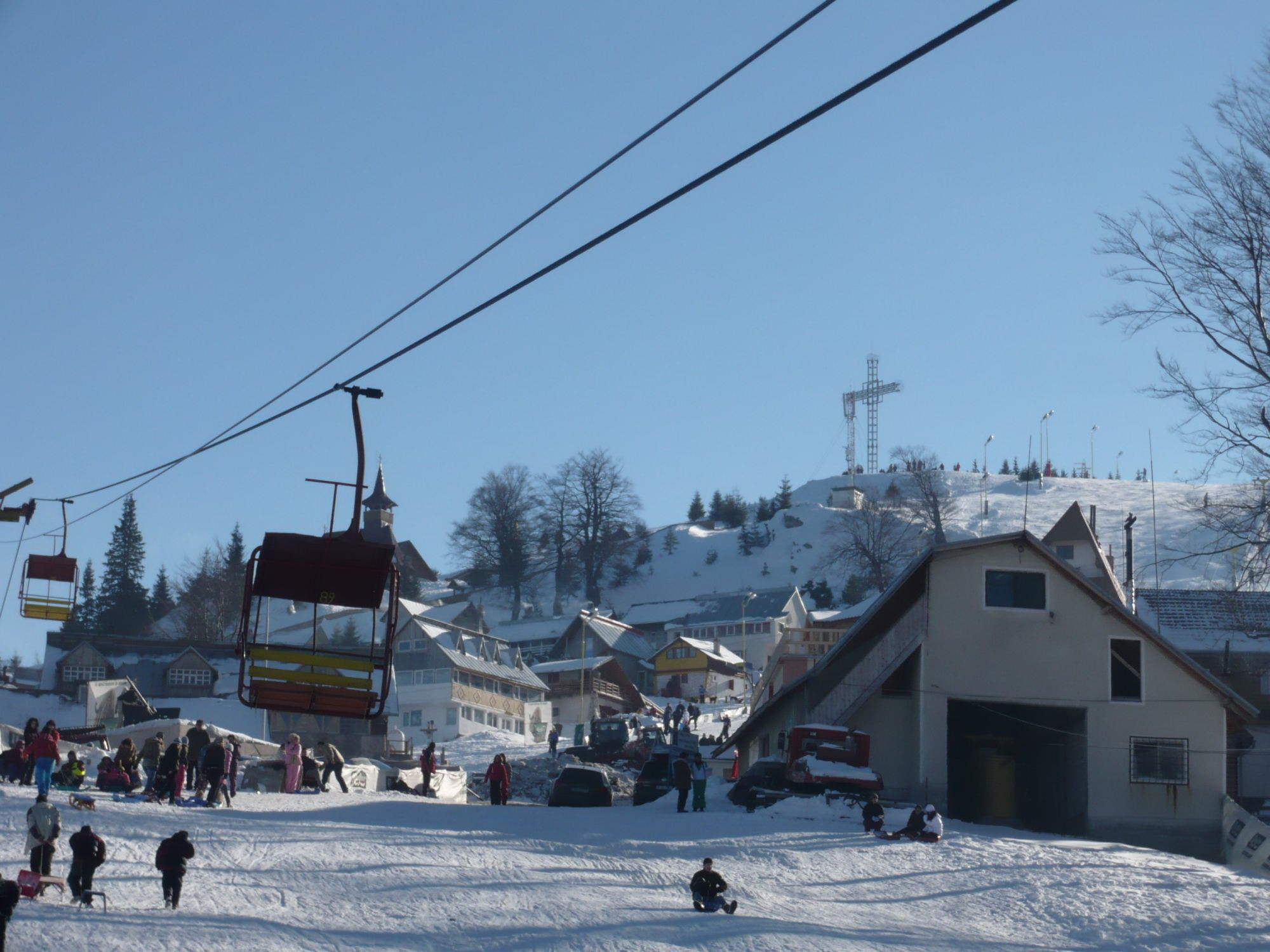 Cum isi atrag cabanierii clientii la munte: carnaval, intrare gratuita pe partii, preturi constante