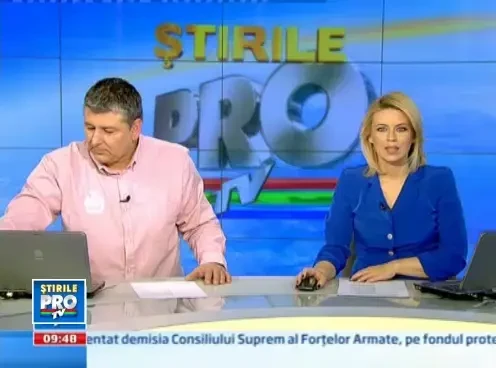 Poveste impresionanta. Un caine refuza sa plece de langa mormantul stapanului si tine post negru