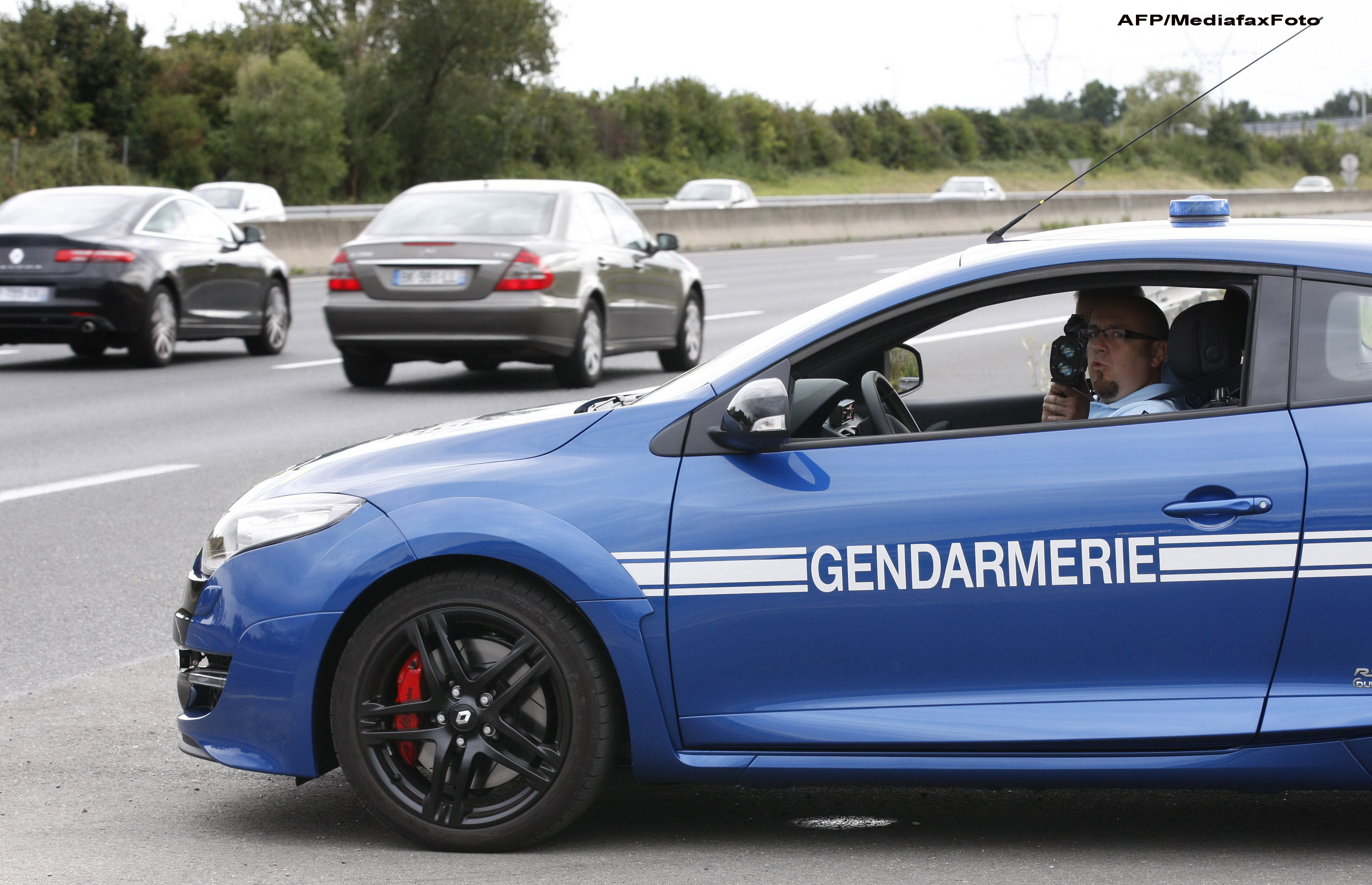 Politia franceza a arestat 6 jihadisti suspectati ca planuiau atacuri in cateva cluburi de noapte. Unde voiau sa plece apoi