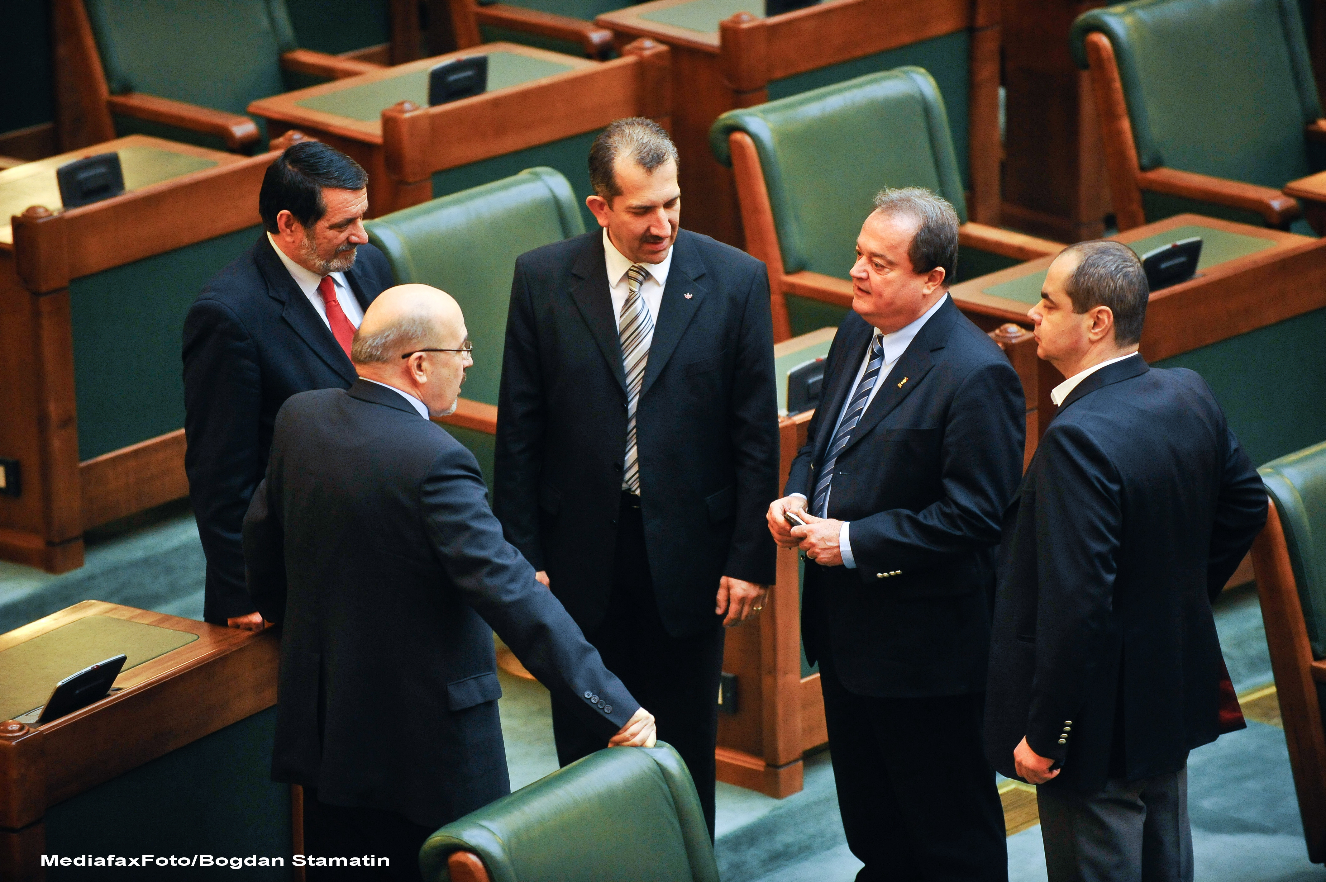 Senatorii puterii: PSD sa inteleaga ca nu poate obtine inlocuirea lui Geoana cu un alt senator PSD