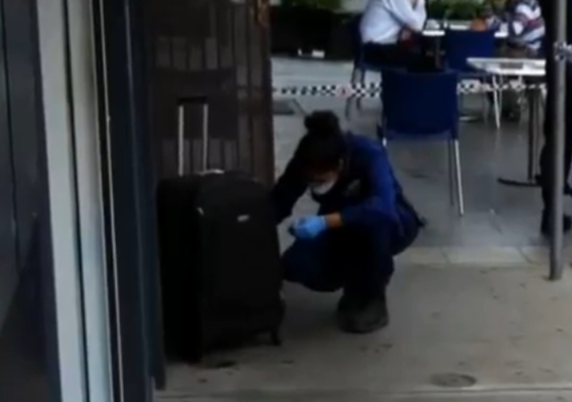 Politistii din Australia, in alerta. N-au inteles nimic cand au deschis valiza in care era o "bomba"