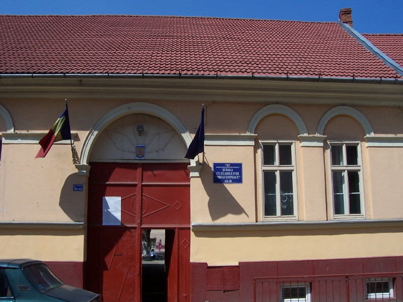 Primaria Arad plateste chirii de sute de mii de euro pentru scoli. Vezi cine ia banii