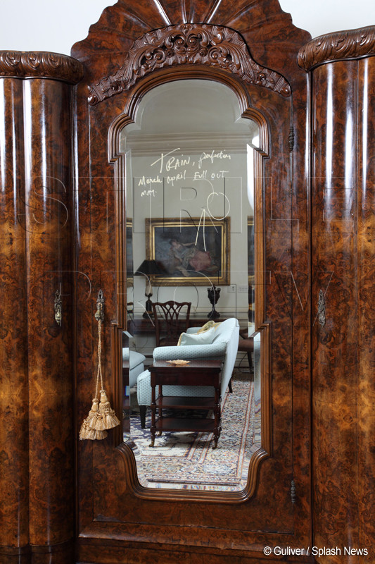 FOTO. Mesajele secrete din casa unde a murit Michael Jackson