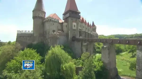 De ce iubeste Printul Charles Romania