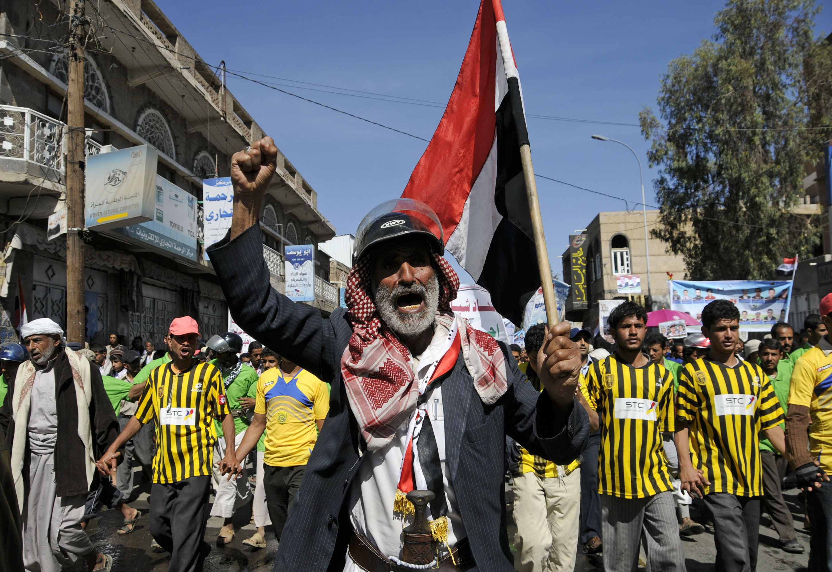 "Primavara araba" nu tine cont de luna. Presedintele Yemenului a renuntat la putere dupa 33 de ani