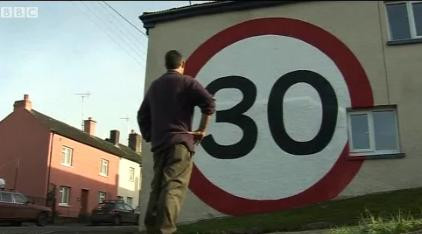 Si-a facut propria “politie rutiera”. La ce a recurs un britanic pentru a ajunge la magazin