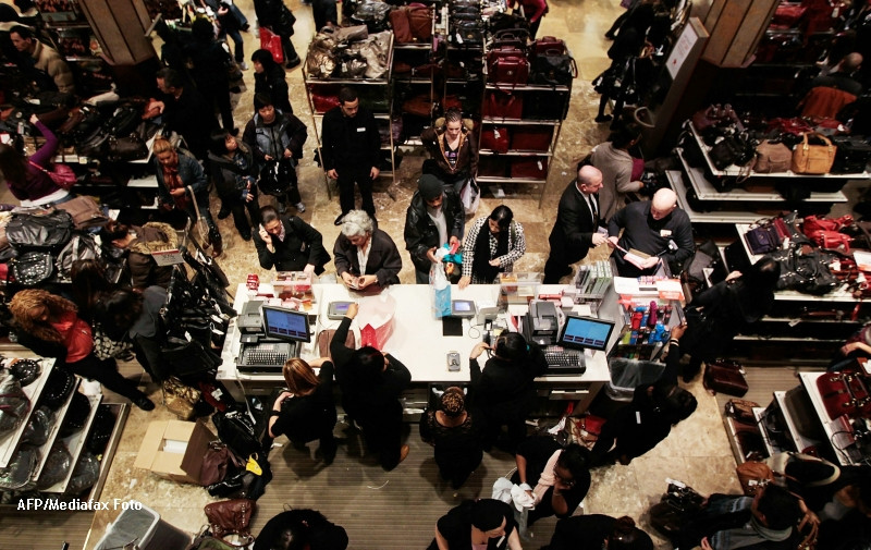 Black Friday si in Timisoara. Reduceri la electrocasnice, haine sau aparate foto performante