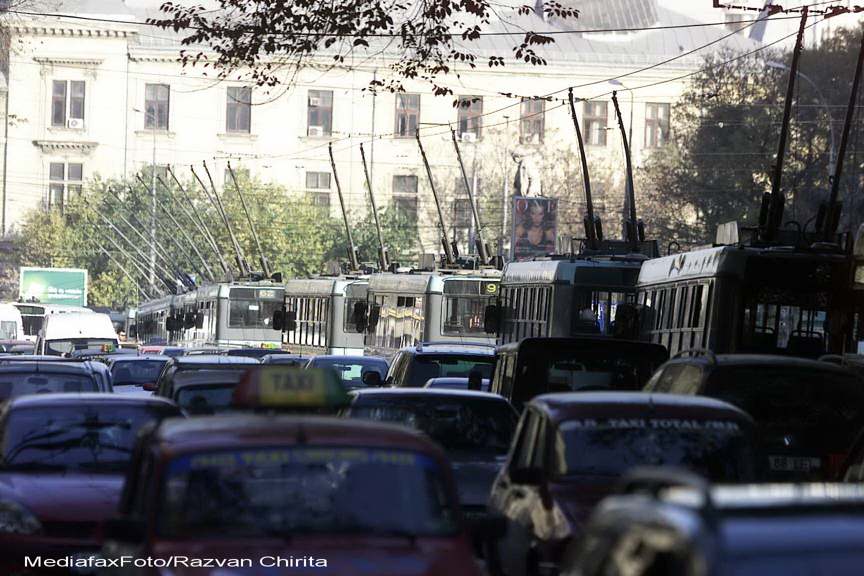 Noua taxa auto blocheaza vanzarile de masini vechi in Romania. Proprietarii nu vor sa lase la pret