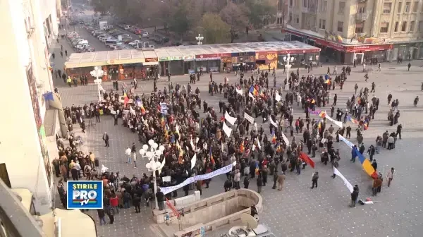 Revolutionarii au iesit in strada. Desi se declara uniti, s-au certat mai rau ca la usa cortului