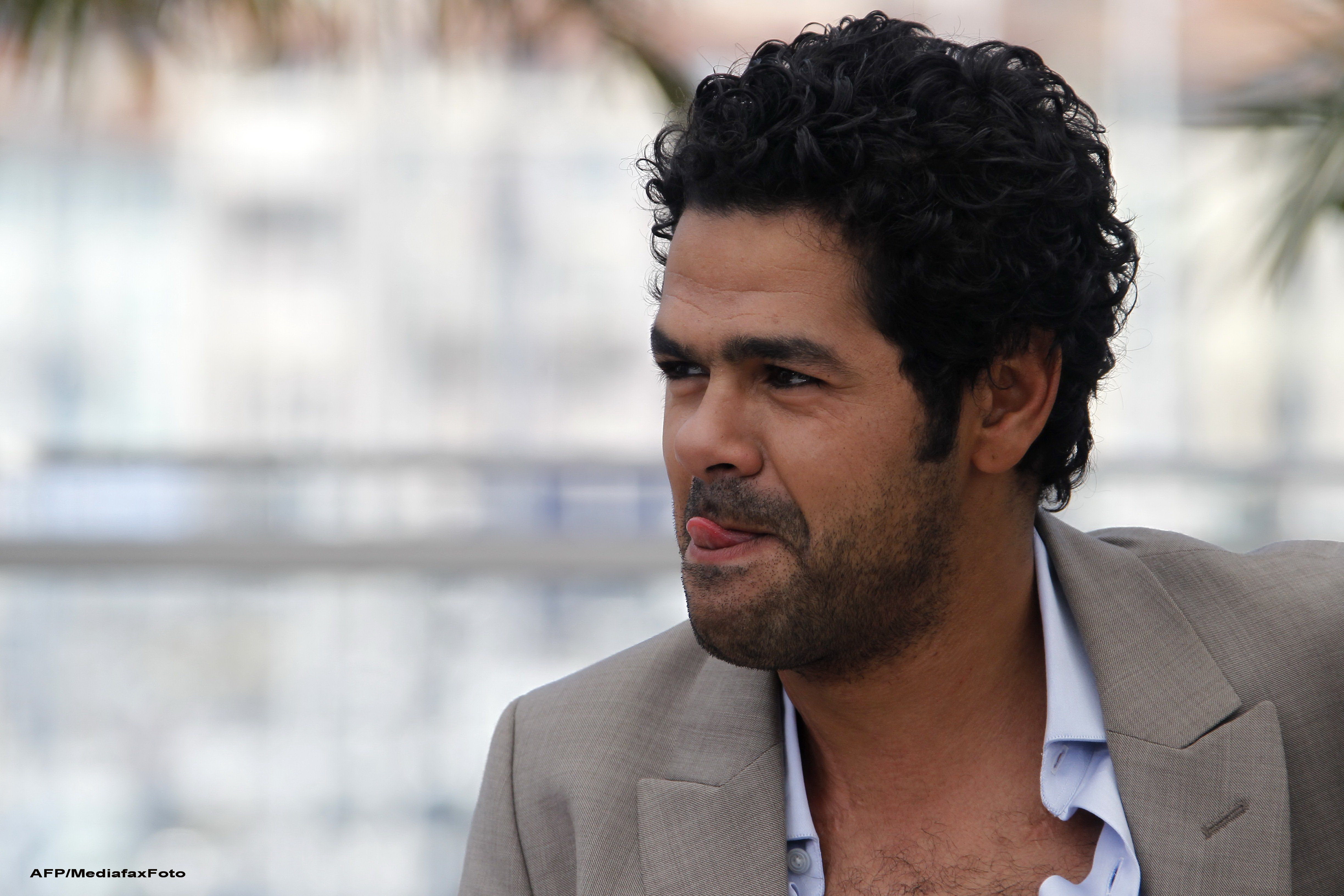 VIDEO. Inca o batjocura. "Nationala Frantei are nevoie de un capitan roman, ca sa cerseasca mingea"