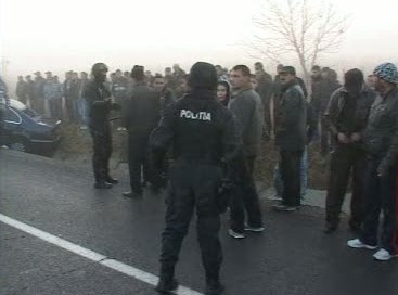 Descinderi la palatele unor clanuri tiganesti din Galati. Ce se ascundea in spatele usilor aurite