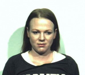 Aceasta femeie din Arizona a vrut sa jefuiasca o benzinarie cu ce avea sub bluza