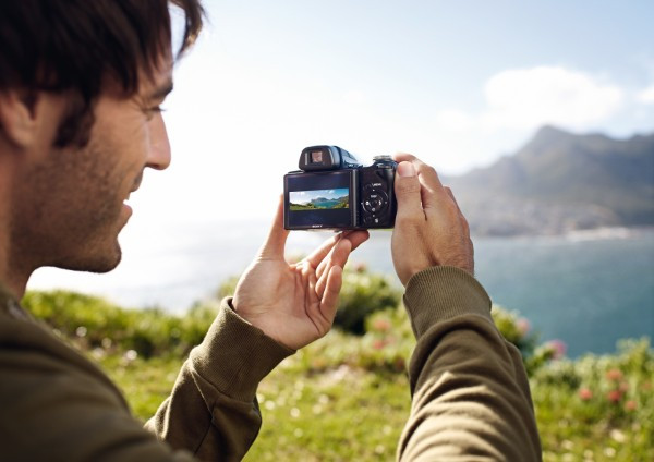 Camere foto cu superzoom, cu care vezi in blocul vecin