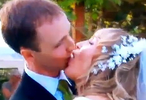 Cel mai jenant prim sarut. Ce iese cand doi tineri se pastreaza puri pana in ziua nuntii. VIDEO