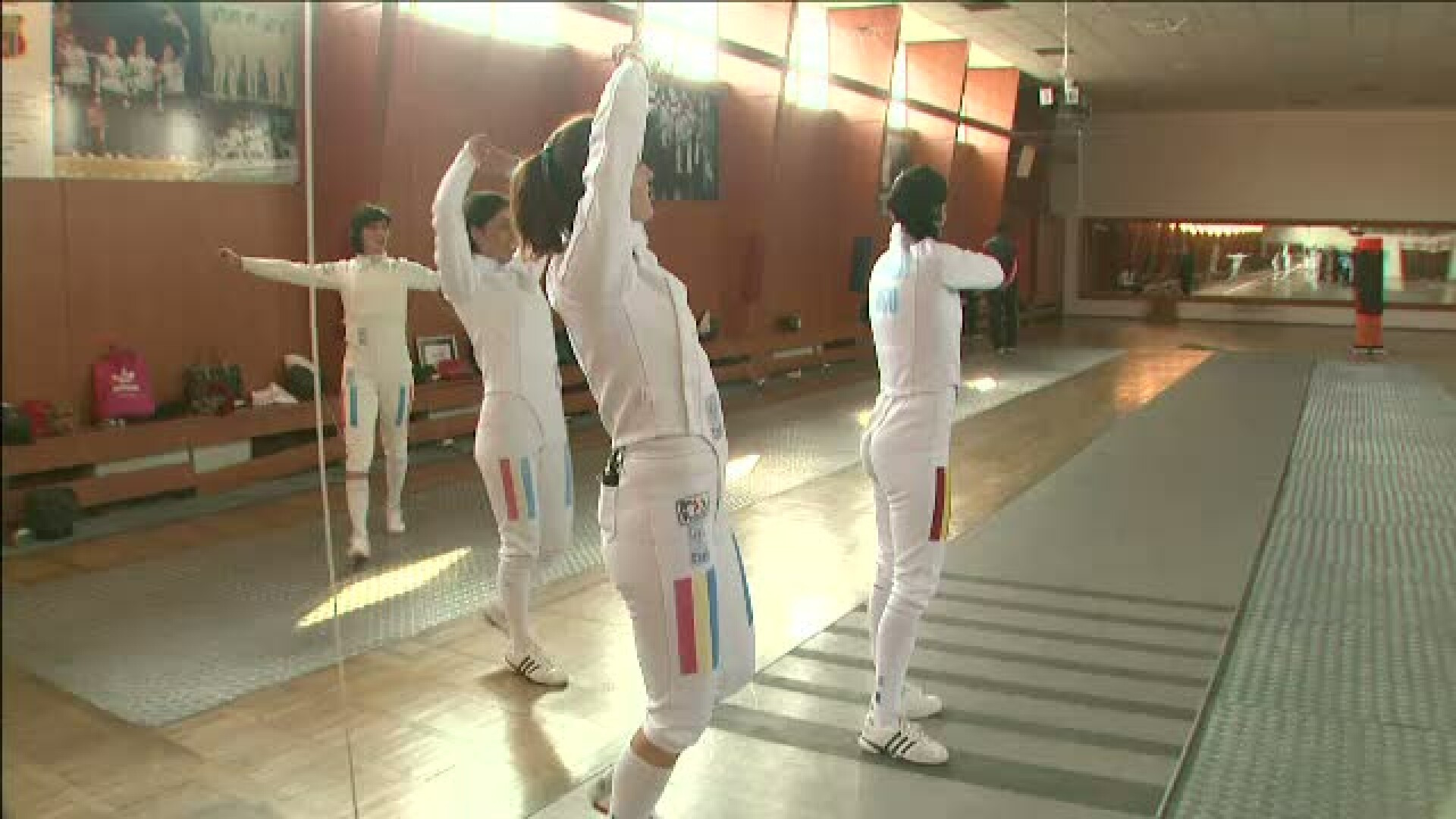 Cu spada lor, Romania cucereste lumea. Campioanele care au plans cand strainii le-au gresit imnul