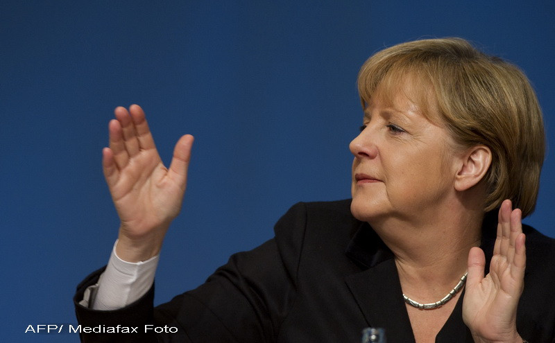 Angela Merkel apara moneda euro, pe care o considera mai puternica decat marca, fosta moneda germana