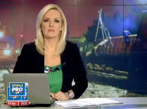 Trenuri blocate in gari din cauza unei garnituri deraiate. Traversele caii ferate erau putrede