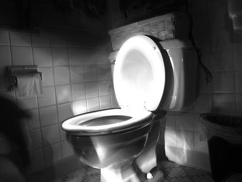 Elevii unui liceu, ingroziti de ceea ce au trait in toaleta. Greu de crezut ca poate exista asa ceva