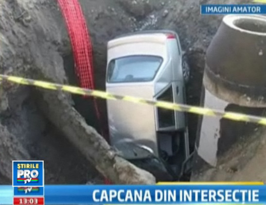 Culmea traficului in Romania.A vrut sa evite o groapa, dar a plonjat cu masina intr-un crater de 5 m
