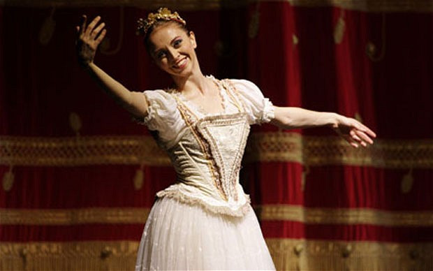 Codul nescris al tacerii. Ororile pe care le traiesc femeile cu trupul perfect