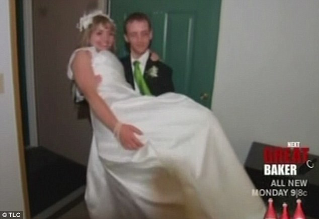 Cum a fost prima noapte de iubire a cuplului devenit celebru dupa cel mai jenant sarut. VIDEO