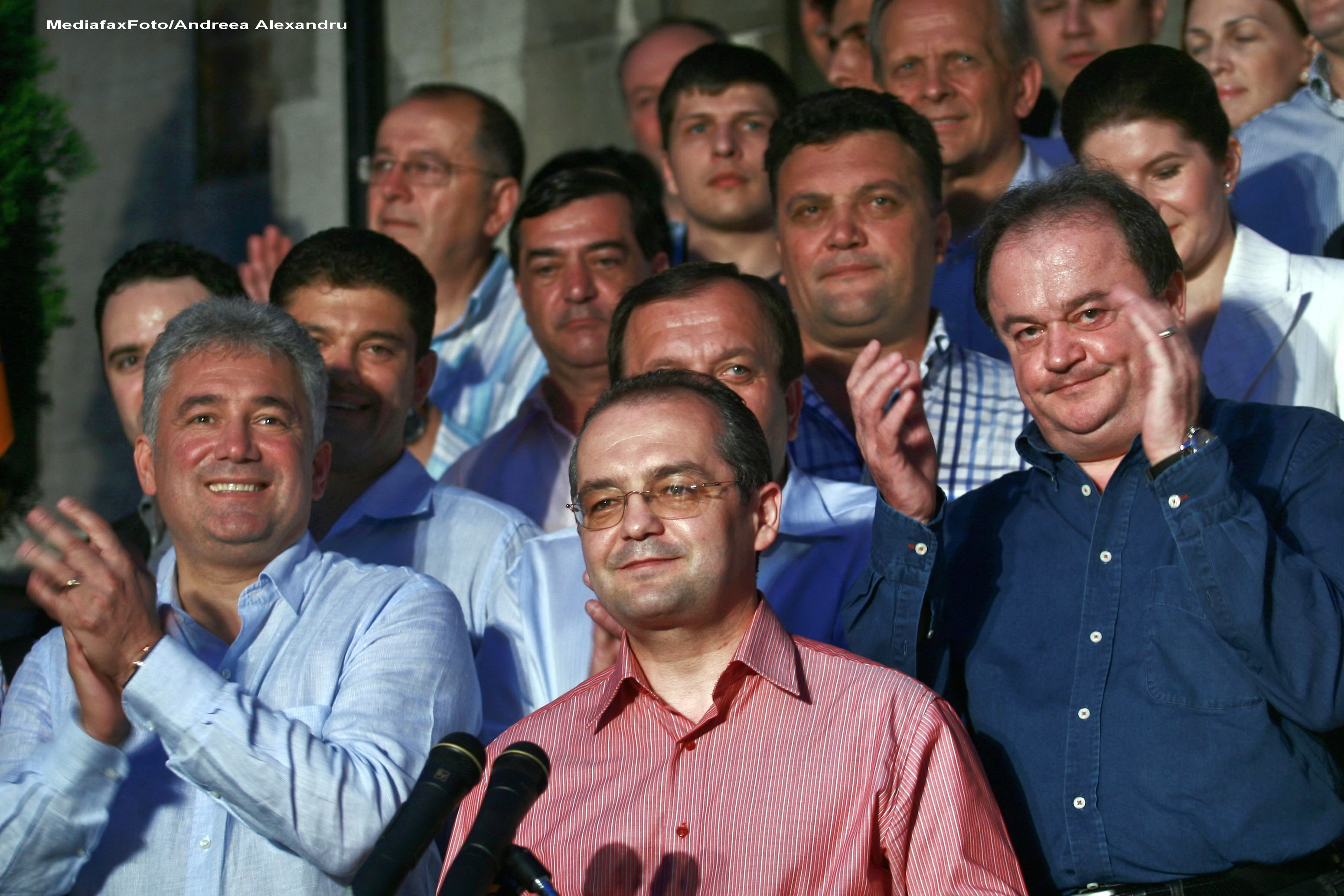 Alegerile parlamentare si locale din Romania vor avea loc SIMULTAN, la sfarsitul anului 2012