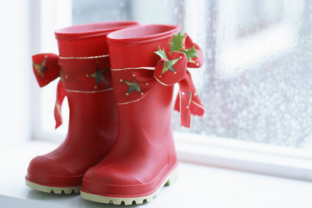 La noapte vine Mos Nicolae. Copiii trebuie sa isi pregateasca ghetele in aceasta seara