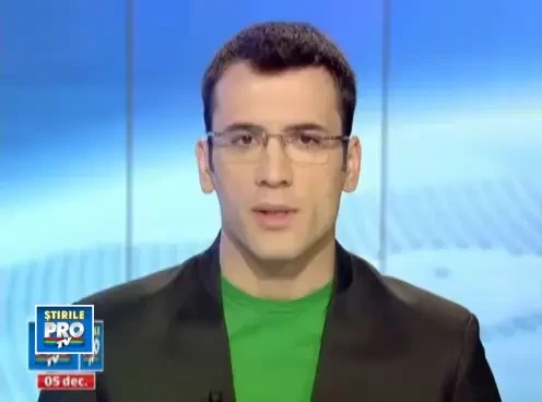 Accident infiorator surprins de camere. O tanara lovita de masina pe trecerea de pietoni