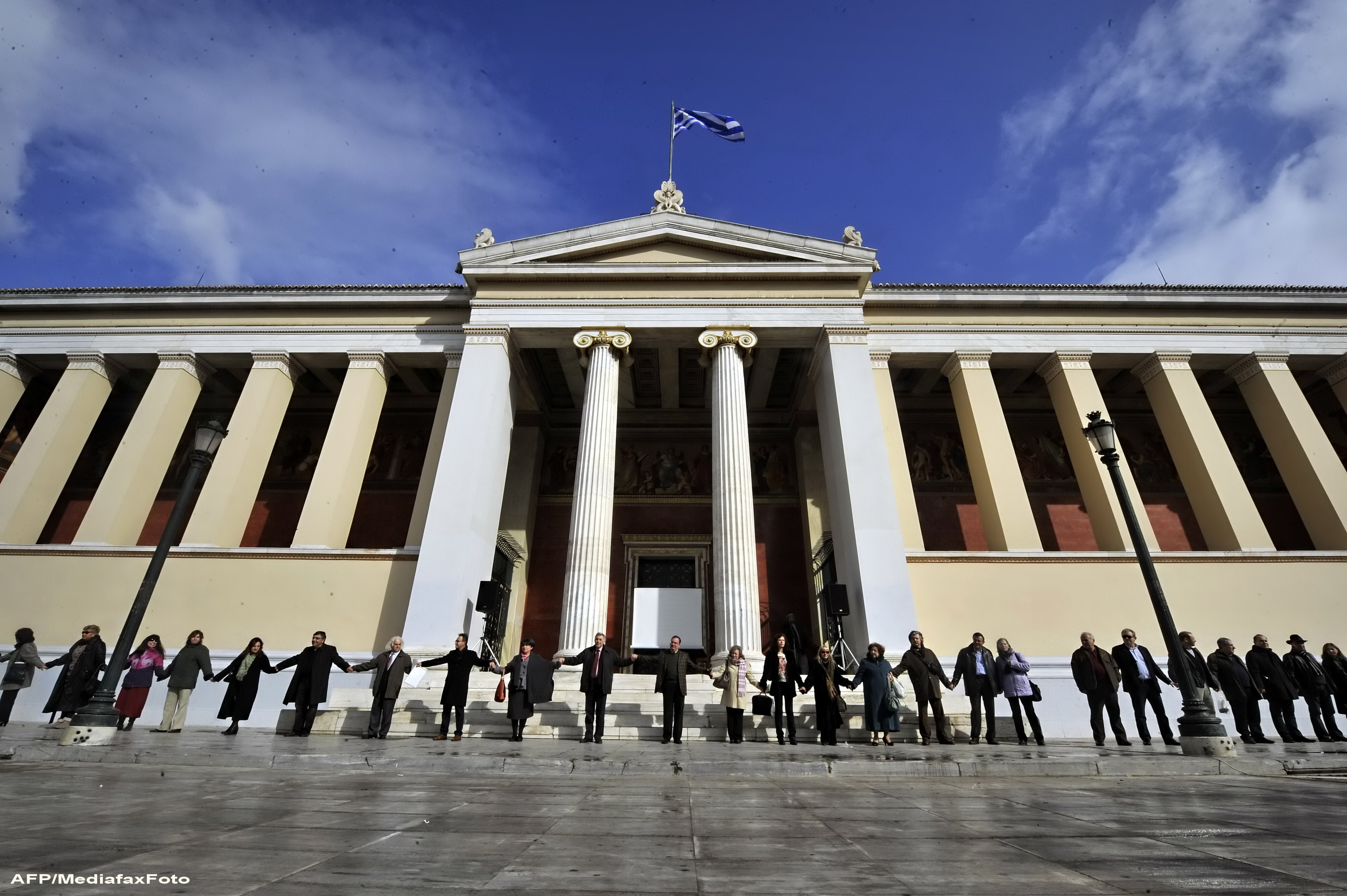 FMI a aprobat noua transa din imprumutul pentru Grecia: 2,2 miliarde euro