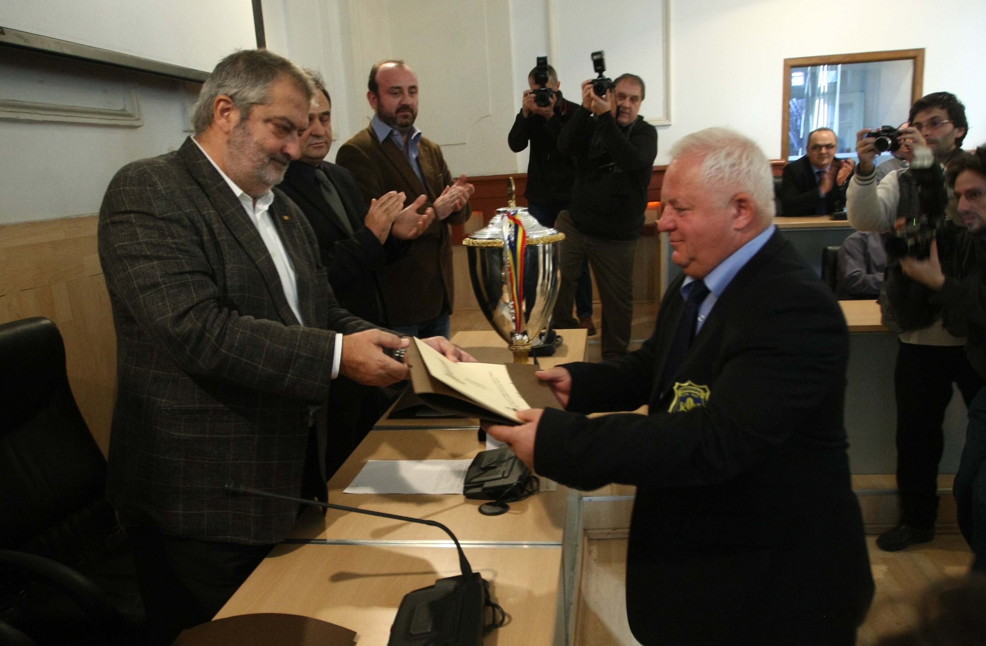 Castigatorii Cupei, recompensati cu diplome si promisiuni