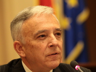 Guvernatorul BNR Mugur Isarescu: Conversia creditelor in franci la cursul istoric ar genera pierderi de 5,7 miliarde lei