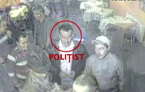 VIDEO. Politist lovit cu o sticla in cap, pentru ca a incercat sa aplaneze un conflict