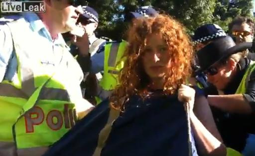 Umilita in public de politisti. Milioane de oameni, scandalizati la vederea acestor imagini. VIDEO