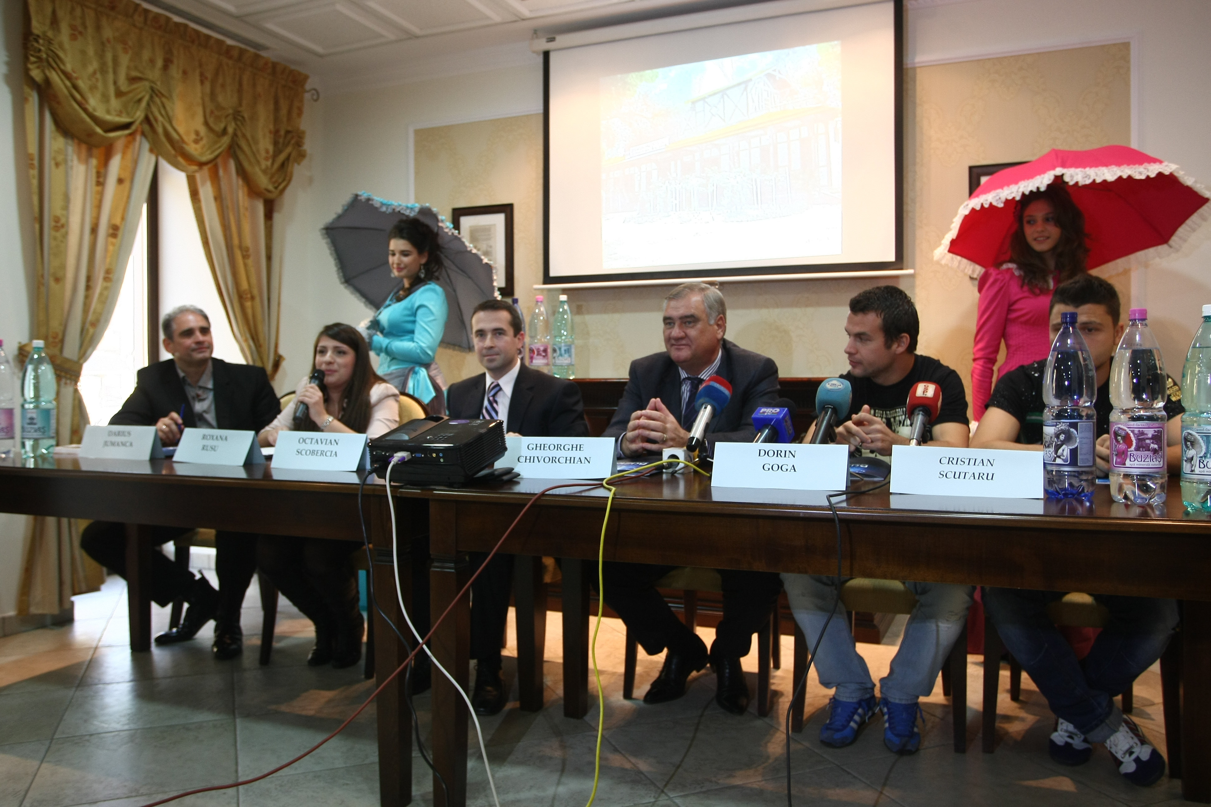 Atmosfera de secolul 19 la Timisoara! Vezi ce i-au transmis muzele apei minerale lui Dorin Goga