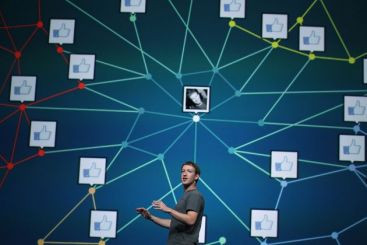 Facebook suna direct pe mobil. Aplicatia descarcata de peste 500.000 de ori