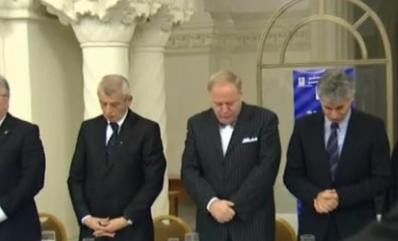 Mic dejun cu rugaciune la Parlament: alesii au uitat de post si au infulecat snitele si omleta