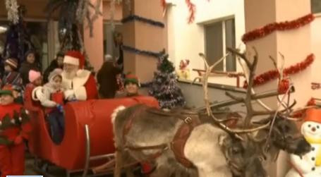 Renii de Craciun, inchiriati cu ora pentru spectacole la gradinite. O afacere de succes