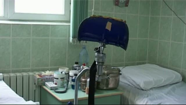 Un barbat care si-a pierdut sotia si copilul nenascut ii acuza pe medici. Anestezistul era plecat