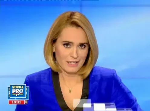 Licitatie caritabila. Brazi de Craciun, creati de designeri celebri, sunt scosi la vanzare