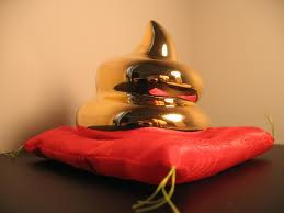 Cat de departe merg oamenii pentru un castig la loto. Cum transforma in aur excrementele de caine