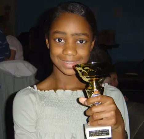 "Nu pot sa ma aplec, m-as rani la spate”. Replica unui paramedic care a lasat o tanara sa moara