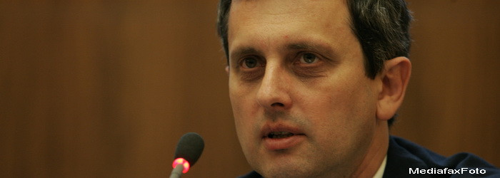 Boc: Romania nu va contribui la capitalizarea FMI. BNR: Contributia Romaniei, pret ce trebuie platit