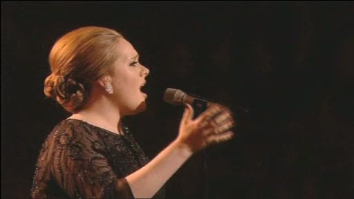 Adele, cantareata anului 2011. Albumul "21", vandut in 12 milioane de copii