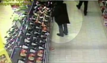 VIDEO. Probabil primul neamt prins la furat in Romania. A dat lovitura intr-un magazin din Capitala